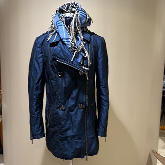 Burberry Brit Water Repellent Lined Trench. 6Jacket - Picture 4 of 11